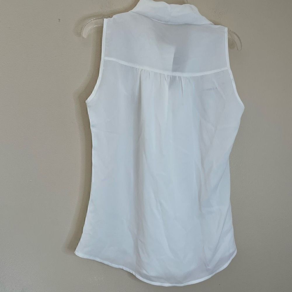 White top|Unbranded| lightweight|V neck| Career wear| Casual - Picture 3 of 7